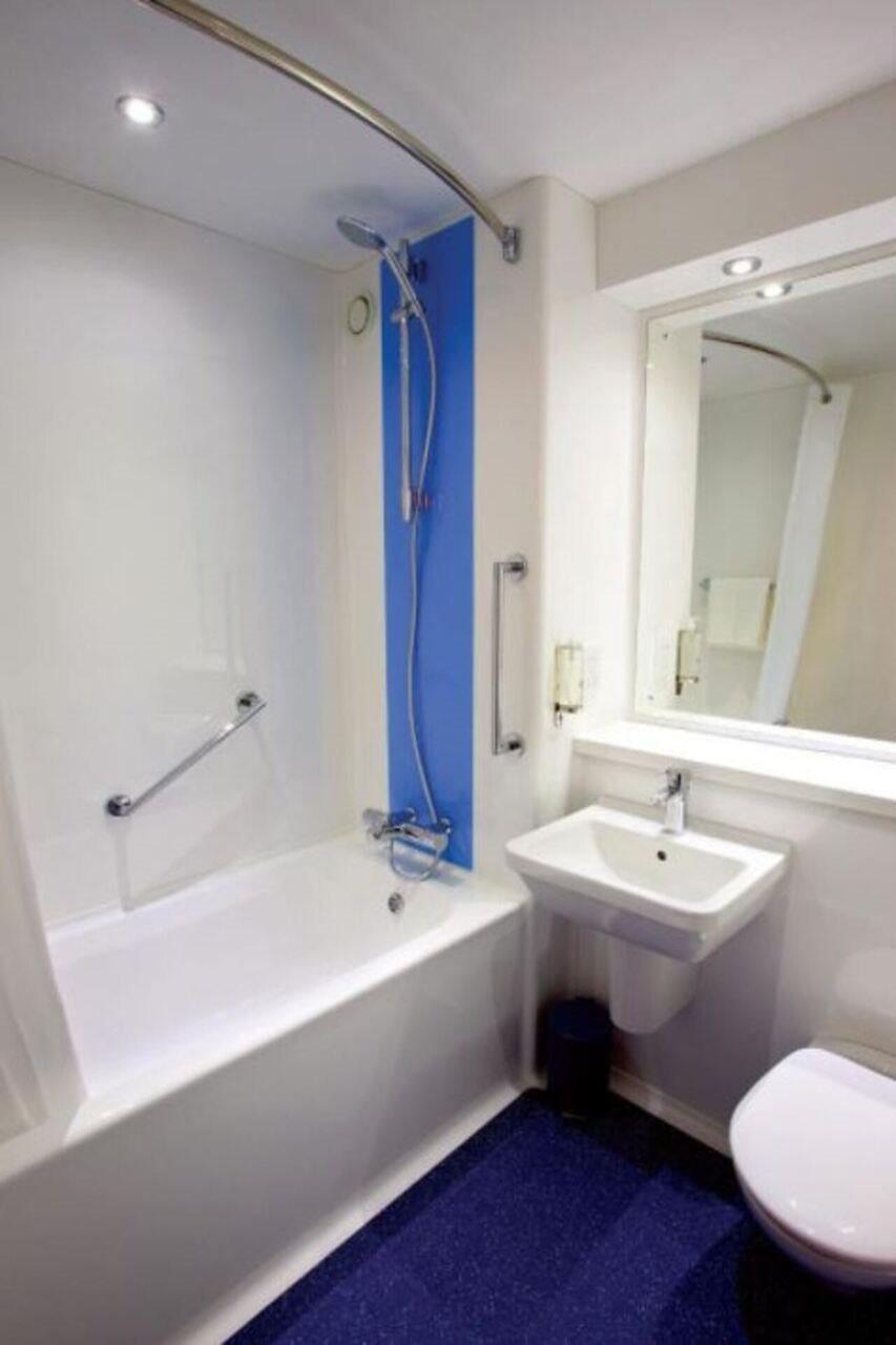 Travelodge Leatherhead Eksteriør billede